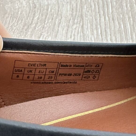 Vionic Evie Orthotic Arch Support Leather Loafer - Picture 9 of 10